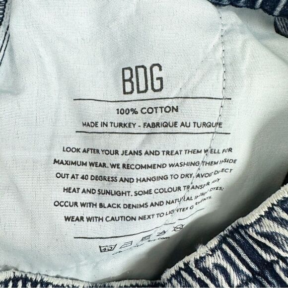 BDG Urban Outfitters Cheeky ‘80s Acid Wash Elastic Denim Shorts Size 29 - Picture 8 of 8